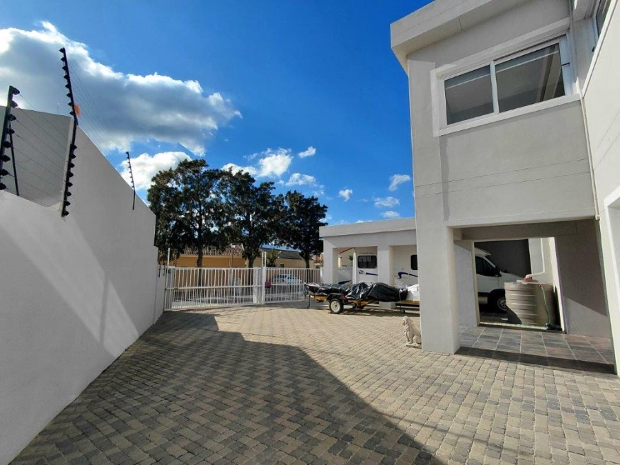 4 Bedroom Property for Sale in Fairview Golf Estate Western Cape